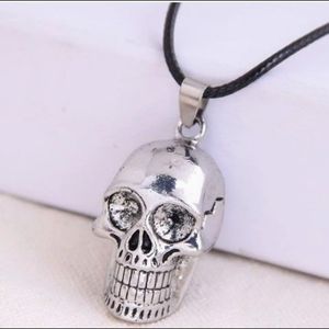 Large classic skull necklace
